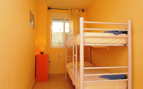 Jávea 421: Camera, Letto, Mobilia, Ostello, Proprietà, Dormitorio, Letto A Castello, Costruzione