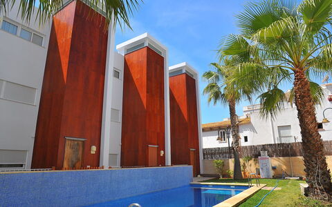 Atarazanas: Proprietà, Casa, Costruzione, Immobiliare, Ricorrere, Blu Majorelle, Architettura, Zona Residenziale, Piscina, Albero