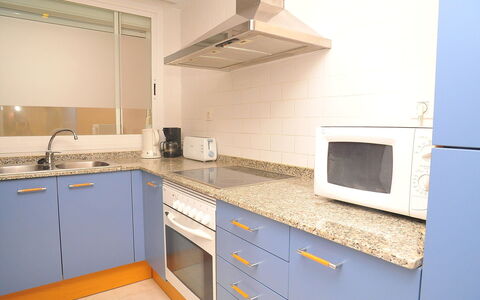 Atarazanas: Controsoffitto, Camera, Proprietà, Cucina, Cabinetry, Mobilia, Giallo, Costruzione, Casa, Cucina Stufa