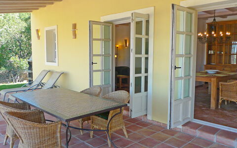 Eretat: Proprietà, Camera, Costruzione, Casa, Mobilia, Immobiliare, Casa, Portico, Pavimento, Interior Design