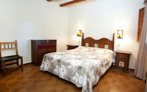 Els Pins: Camera Da Letto, Camera, Letto, Mobilia, Proprietà, Lenzuolo, Telaio Del Letto, Soffitto, Pavimento, Parete