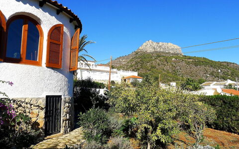 Silene: Blu, Cielo, Casa, Proprietà, Azzurro, Cittadina, Parete, Albero, Costruzione, Architettura