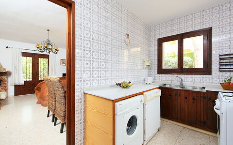Marianne: Camera, Proprietà, Mobilia, Interior Design, Costruzione, Immobiliare, Casa, Soffitto, Controsoffitto, Cabinetry
