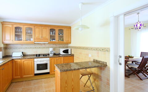 Azul: Camera, Proprietà, Mobilia, Cucina, Cabinetry, Controsoffitto, Costruzione, Interior Design, Pavimento, Casa