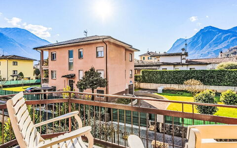 Casa Silvia: Casa, Catena Montuosa, Appartamento, Balcone, Hill Station, Valle, Alpi, Cresta, Paesino Di Montagna, Villa