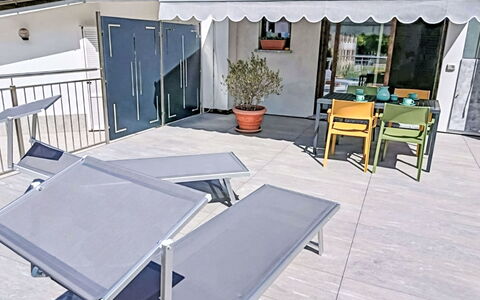 Piateda Terrace: Mobilia, Tavolo, Mobili Da Esterno, Tavolo Esterno, Sedia, Shade, Cucina & Sala Da Pranzo Tavolo, Tenda, Struttura Esterna, Vaso Di Fiori