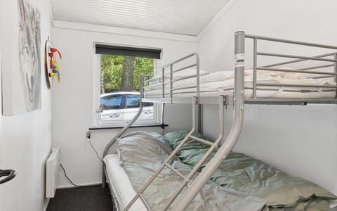 Aiko - 1.8Km from the Sea: Camera Da Letto, Letto, Bedding, Interior Design, Lenzuolo, Pavimento, Telaio Del Letto, Soffitto, Casa, Camera