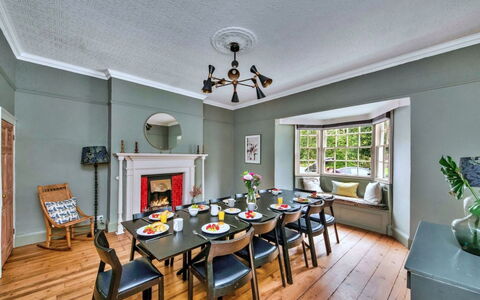 Catterick Cottage: Legna, Camera, Color Legno, Sedia
