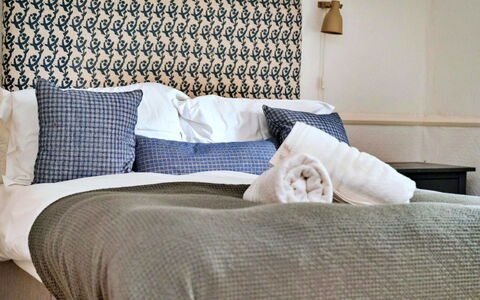 Catterick Cottage: Legna, Camera, Color Legno, Sedia