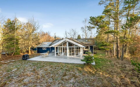 Åse - 1.3Km from the Sea: Mobilia, Legna, Interior Design, Pavimentazione, Pavimento, Sedia, Camera, Soffitto, Soggiorno, Appartamento