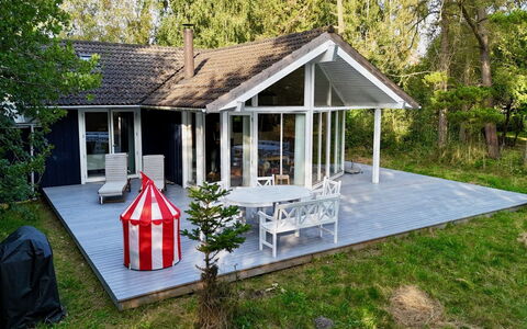 Åse - 1.3Km from the Sea: Mobilia, Legna, Interior Design, Pavimentazione, Pavimento, Sedia, Camera, Soffitto, Soggiorno, Appartamento