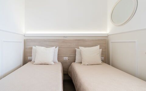 La Casa di Connie: Pavimento, Pavimentazione, Interior Design, Camera Da Letto, Camera, Soffitto, Letto, Biancheria, Lenzuolo, Bedding
