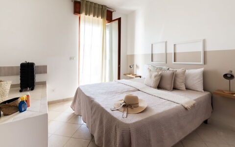 Villa Vitalis: Mobilia, Interior Design, Parete, Camera Da Letto, Letto, Legna, Pavimentazione, Pavimento, Tessile, Camera