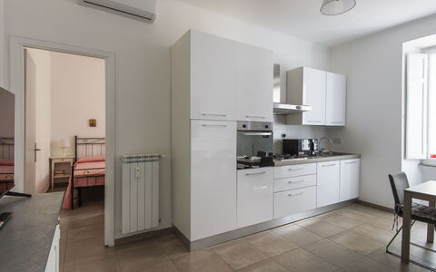 Il Piccolo: Blu, Zona Residenziale, Sobborgo, Estate, Landscaping, Hedge