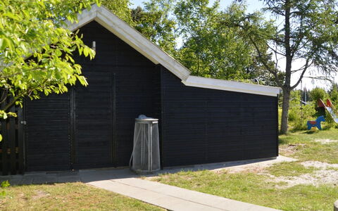 Juditha - 750M from the Sea: Legna, Materiale Composito, Shade, Raccordo, Capannone, Edifici Giardino, Calcestruzzo, Latifoglie, Backyard