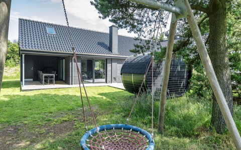 Locan - 1.2Km from the Sea: Erba, Lotto, Giardino, Prato, Villetta, Prato, Backyard, Landscaping, Shade, Cortile