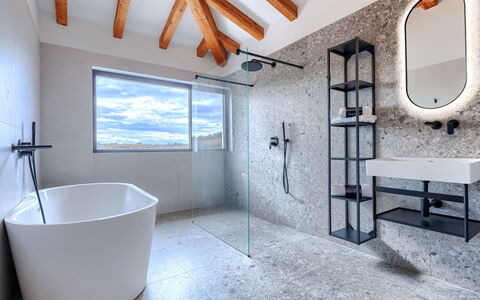 Maison Paradis: Legna, Mobilia, Pavimentazione, Interior Design, Pavimento, Soffitto, Appartamento, Camera, Color Legno, Sedia