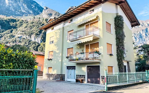 Ca dei Noni: Casa, Zona Residenziale, Casa, Collina, Insediamento Umano, Catena Montuosa, Hill Station, Valle, Villaggio, Balcone