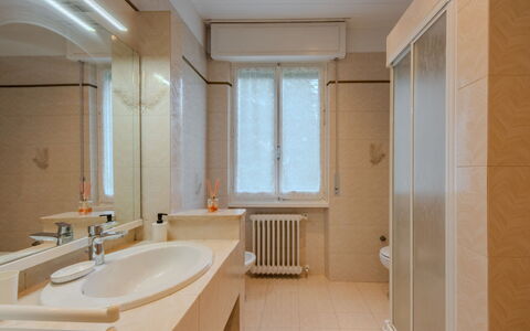 Ca dei Noni: Pavimentazione, Idraulico Fixture, Parete, Interior Design, Pavimento, Bagno, Lavandino Del Bagno, Lavello, Rubinetto, Camera