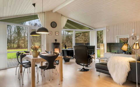 Hemfrith - 500M to the Fjord: Interior Design, Legna, Soffitto, Mobilia, Pavimentazione, Soggiorno, Pavimento, Lampada, Casa, Illuminazione