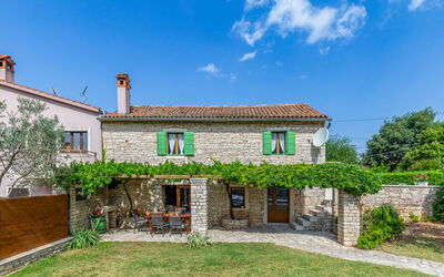 Courtyard Ivini