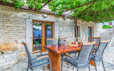 Courtyard Ivini
