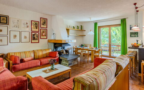 Erika: Legna, Interior Design, Mobilia, Casa, Camera, Soffitto, Sedia, Appartamento, Soggiorno, Latifoglie
