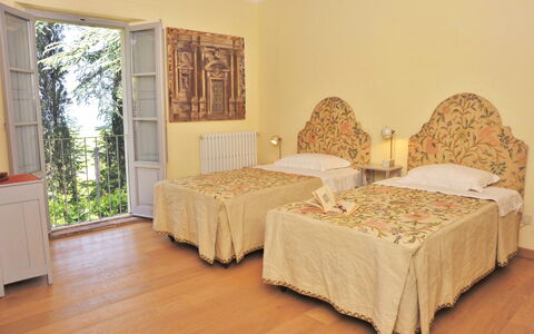 Casale Il Rondò, Private Pool, Città della Pieve: Parete, Mobilia, Interior Design, Camera, Biancheria, Camera Da Letto, Letto, Bedding, Lenzuolo, Sedia
