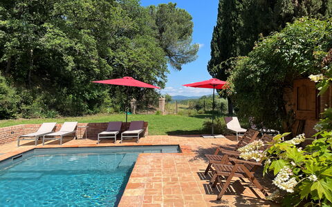 Casale Il Rondò, Private Pool, Città della Pieve: Piscina, Giardino, Mobili Da Esterno, Shade, Ricorrere, Backyard, Landscaping, Hacienda, Cortile, Estate