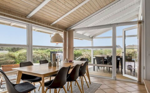 Osfrid - 175M from the Sea: Legna, Mobilia, Appartamento, Camera, Soffitto, Color Legno, Sedia, Latifoglie, Vernice, Legname