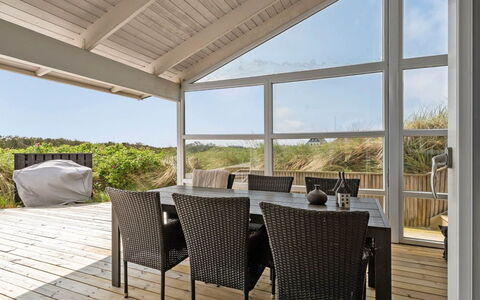 Osfrid - 175M from the Sea: Legna, Mobilia, Appartamento, Camera, Soffitto, Color Legno, Sedia, Latifoglie, Vernice, Legname