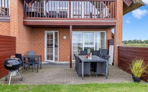 Auwe - 3.5Km from the Sea: Mobilia, Legna, Interior Design, Pavimentazione, Pavimento, Sedia, Camera, Soffitto, Soggiorno, Appartamento