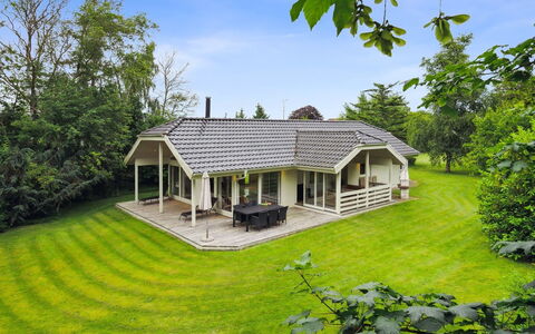 Ilwith - 400M from the Sea: Villetta, Backyard, Cortile, Edifici Giardino, Capannone, Raccordo, Mobili Da Esterno, Log Cabin, Struttura Esterna, Baracca