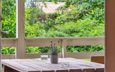 Ilwith - 400M from the Sea: Villetta, Backyard, Cortile, Edifici Giardino, Capannone, Raccordo, Mobili Da Esterno, Log Cabin, Struttura Esterna, Baracca