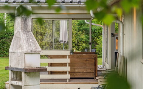 Ilwith - 400M from the Sea: Villetta, Backyard, Cortile, Edifici Giardino, Capannone, Raccordo, Mobili Da Esterno, Log Cabin, Struttura Esterna, Baracca