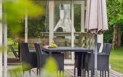 Ilwith - 400M from the Sea: Villetta, Backyard, Cortile, Edifici Giardino, Capannone, Raccordo, Mobili Da Esterno, Log Cabin, Struttura Esterna, Baracca