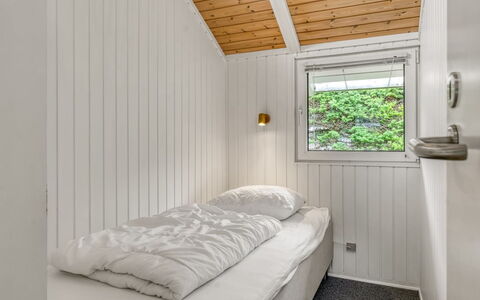 Maini - 350M from the Sea: Legna, Camera Da Letto, Soffitto, Interior Design, Letto, Pavimento, Pavimentazione, Casa, Lenzuolo, Bedding