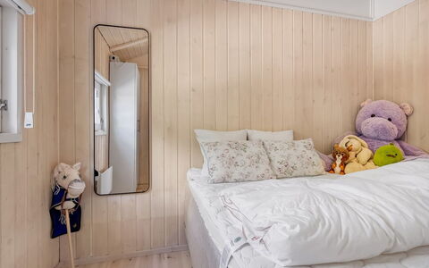 Sybil - 700M from the Sea: Camera Da Letto, Interior Design, Legna, Letto, Pavimento, Pavimentazione, Mobilia, Camera, Bedding, Lenzuolo