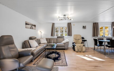 Senija - 6.5Km from the Sea: Divano, Interior Design, Mobilia, Soffitto, Soggiorno, Pavimentazione, Casa, Pavimento, Camera, Appartamento