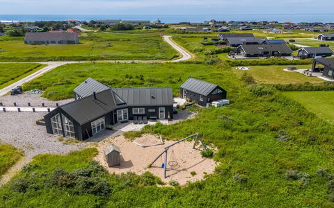 Jonas - 450M from the Sea: Mobilia, Legna, Interior Design, Pavimentazione, Pavimento, Sedia, Camera, Soffitto, Soggiorno, Appartamento
