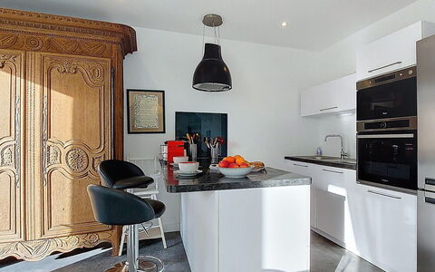 Ker Soizik: Mobilia, Interior Design, Pavimentazione, Controsoffitto, Cucina, Elettrodomestico Da Cucina, Cabinetry, Pavimento, Legna, Soffitto