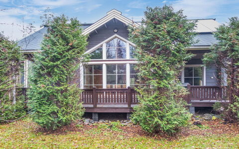 Tahkon Polar: Albero, Arbusto, Villetta, Casa, Casa, Giardino, Raccordo, Estate, Portico, Cortile