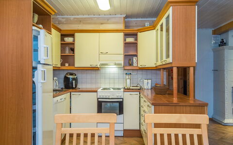 Tahkon Polar: Legna, Interior Design, Pavimentazione, Mobilia, Controsoffitto, Cucina, Cabinetry, Pavimento, Apparecchio Major, Soffitto