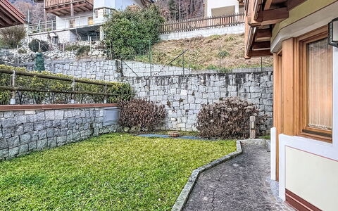 Raggio di Sole: Architettura, Casa, Zona Residenziale, Casa, Giardino, Landscaping, Passerella, Driveway, Hedge, Estate