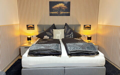 Apartment Anneliese: Camera Da Letto, Interior Design, Tessile, Mobilia, Letto, Lenzuolo, Bedding, Biancheria, Pavimento, Telaio Del Letto
