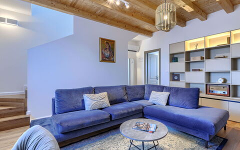 Rinata: Mobilia, Interior Design, Divano, Pavimentazione, Legna, Pavimento, Soggiorno, Camera, Soffitto, Casa