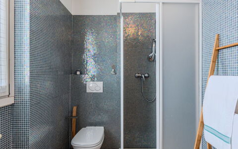 Sant'Anna: Pavimentazione, Bagno, Idraulico Fixture, Interior Design, Pavimento, Piastrella, Idraulico, Rubinetto, Gabinetto, Soffitto