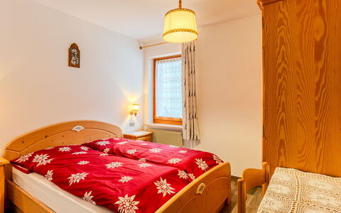 Cristina: Legna, Interior Design, Casa, Camera Da Letto, Mobilia, Letto, Lenzuolo, Telaio Del Letto, Bedding, Latifoglie