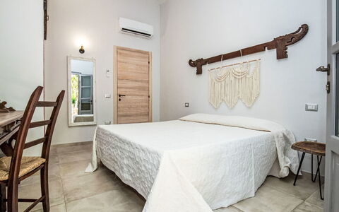 Tempio Pausania 2: Mobilia, Pavimento, Interior Design, Pavimentazione, Legna, Soffitto, Camera Da Letto, Camera, Letto, Casa