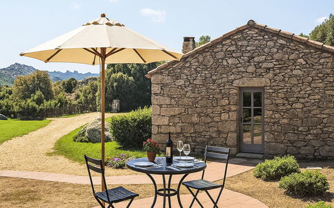 Tempio Pausania 2: Mobilia, Mobili Da Esterno, Tavolo Esterno, Tavolo, Sedia, Cucina & Sala Da Pranzo Tavolo, Vaso Di Fiori, Ombrello, Giardino, Shade